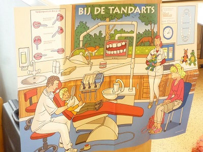 Kindvriendelijke muurtekening Bij de tandarts in de behandelkamer van Mondzorgcentrum Ridderkerk