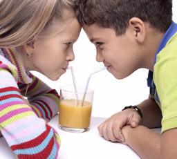 Kinderen drinken sap cover